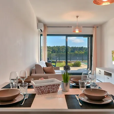 Gold Apartment *