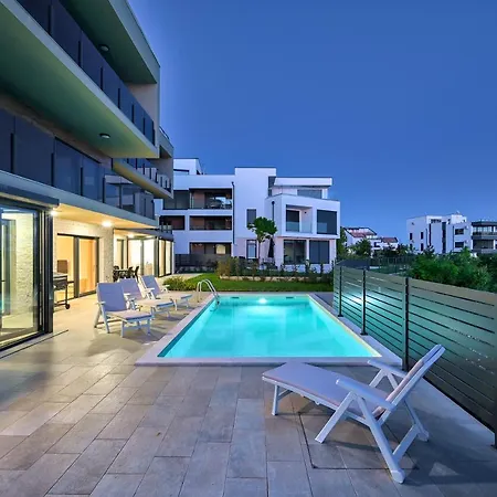Gold Apartment *