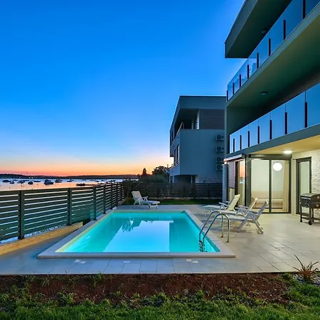 Gold Apartment